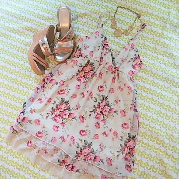 Dresses & Skirts - Floral Dress